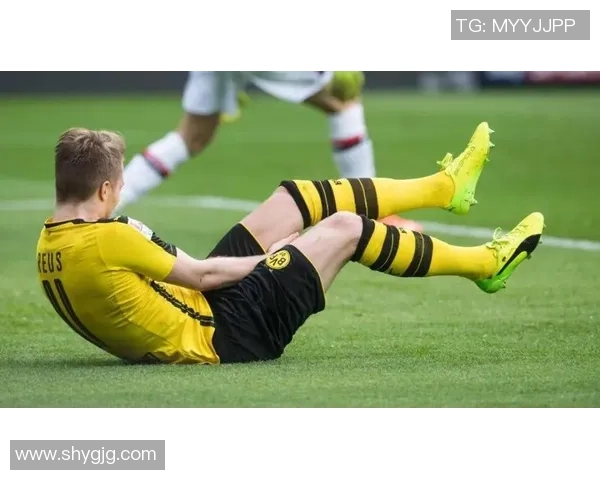 足球巨星亲笔书写人生传奇 从绿茵场到纸上世界的心路历程